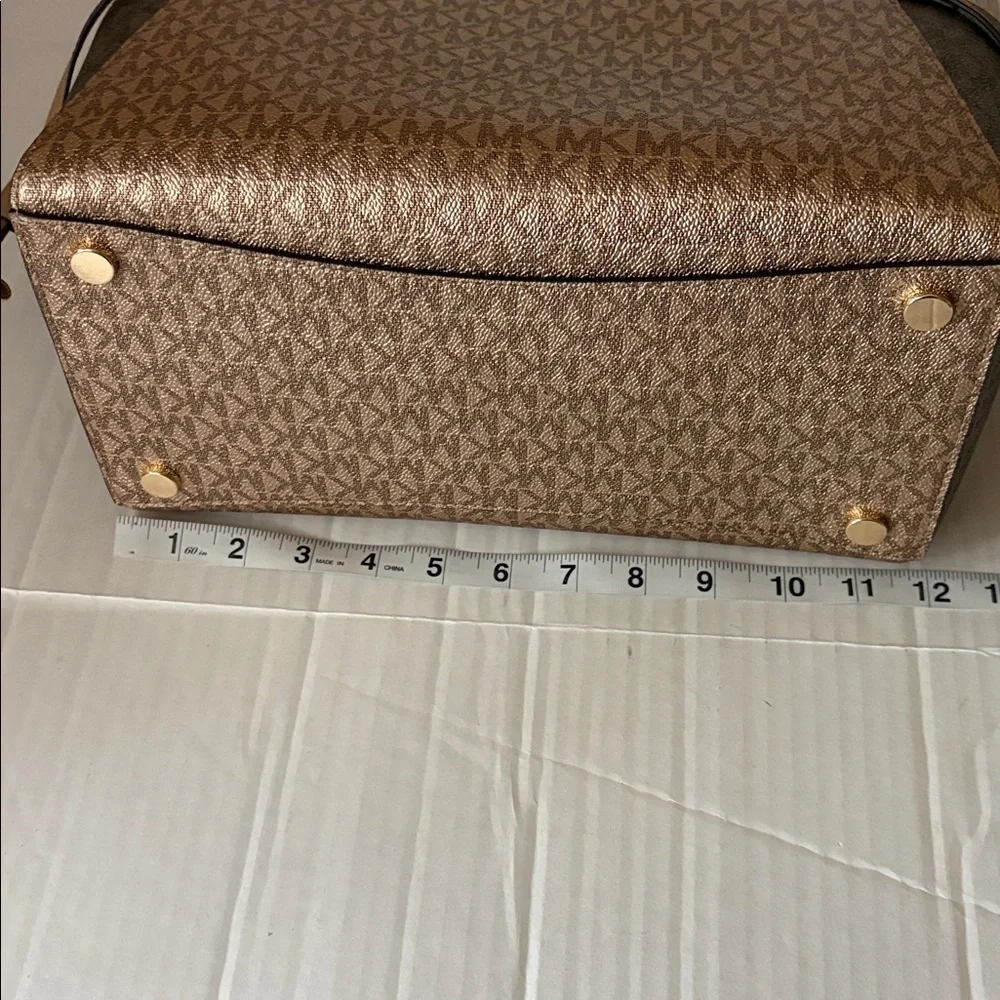 Michael Kors Voyager Large Color-Block Signature Logo Tote Bag ,camel,gold & tan - Picture 8 of 13